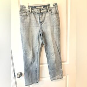 Chicos Platinum Denim Ultimate Fit Slim Leg Size 1 Short Jeans